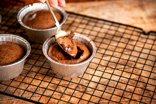 Receitas: Receita de bolinho quente de doce de leite é prática e deliciosa; veja o o a o!
