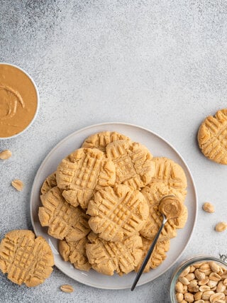 Receitas: Suspiro de amendoim é ótimo para acompanhar o café da tarde; confira o o a o da receita!